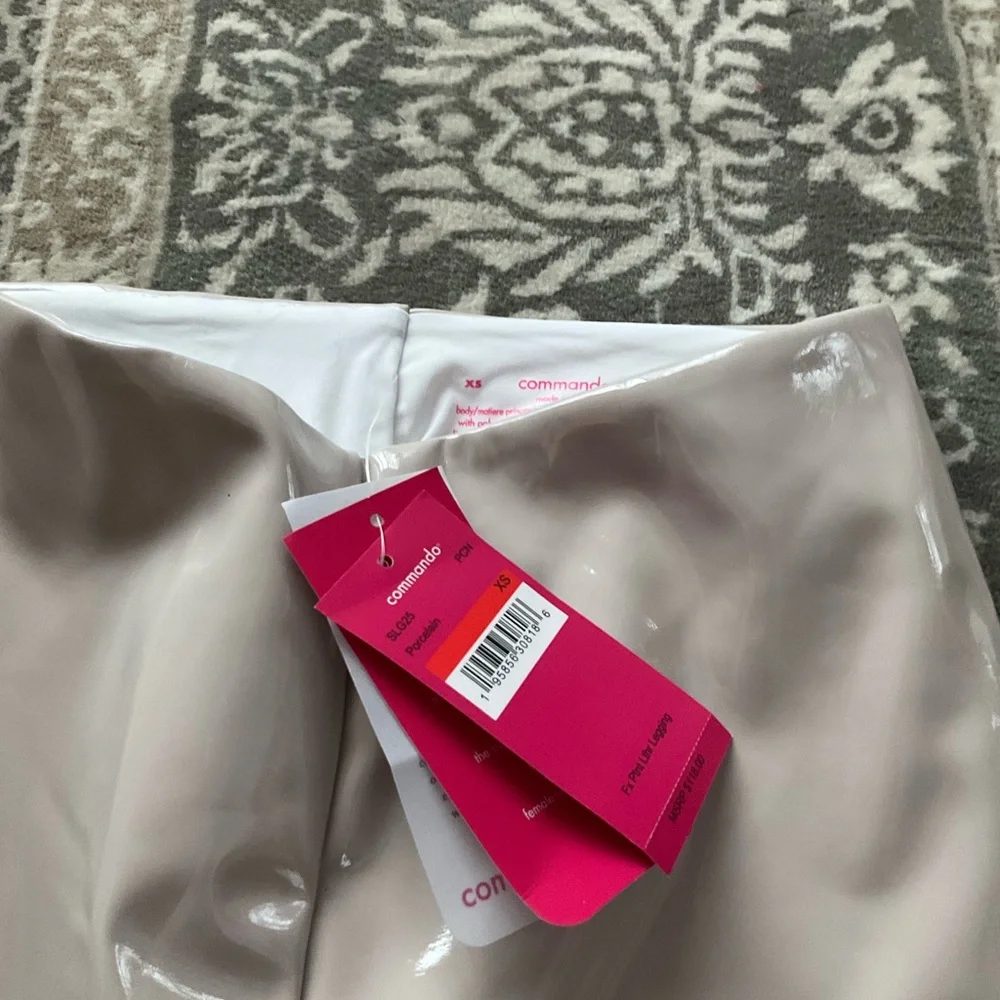 Commando Faux Shiny Beige patent leather Leggings, XS. - Picture 3 of 5